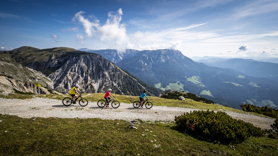 E-Biken auf der Schneealm | © TV Hochsteiermark | Tom Lamm