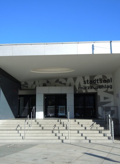 Eingang zum Stadtsaal Mürzzuschlag | © Stadtgemeinde Mürzzuschlag | thomb