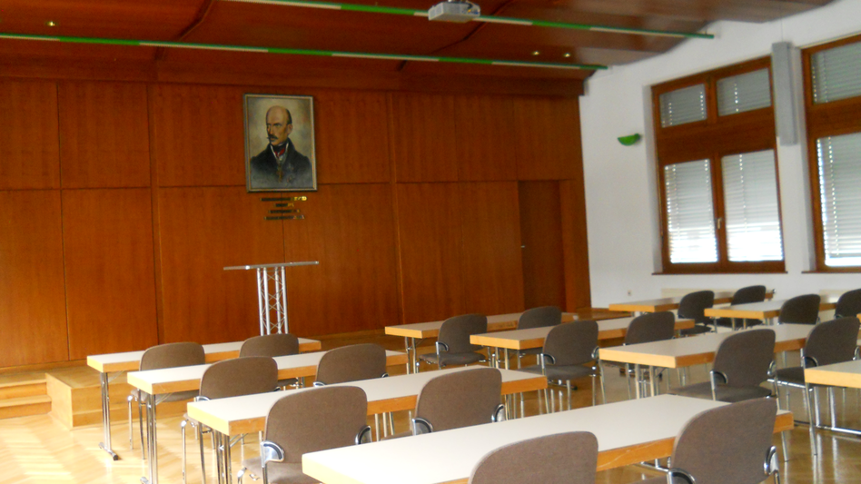 Ansicht des Hochschwabsaales mit Klassenbestuhlung