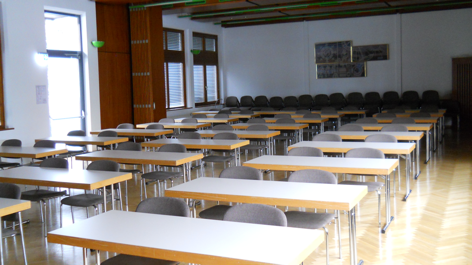 Ansicht des Hochschwabsaales mit Klassenbestuhlung