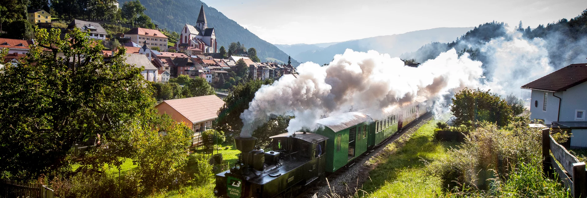 Murtalbahn mit Murau im Hintergrund | © Steiermark Tourismus