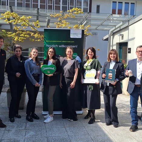 Gruppenfoto mit den Aussteller:innen 2025 | © Gruppenreisen Steiermark | Michaela Haberl Houska