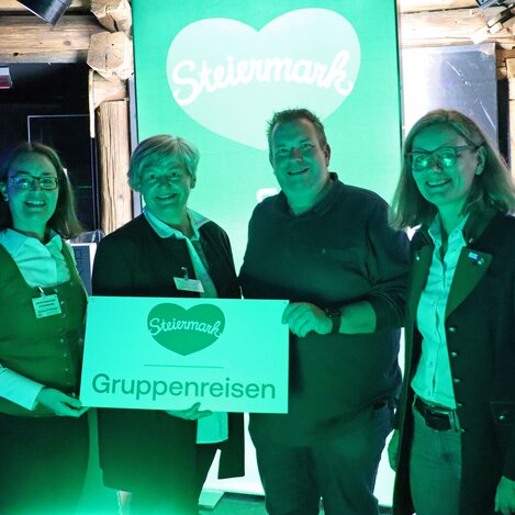 Veranstalter Michael Kurtze (2. v.r.) mit Gabriele Grandl (2.v.l.) und Barbara Friedinger (l) von Gruppenreisen Steiermark und Bettina Habel (r) von der Schinkenerlebniswelt Vulcano | © Gruppenreisen Steiermark | W. Grandl