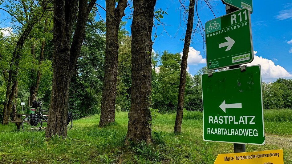 Rast am Raabtalradweg