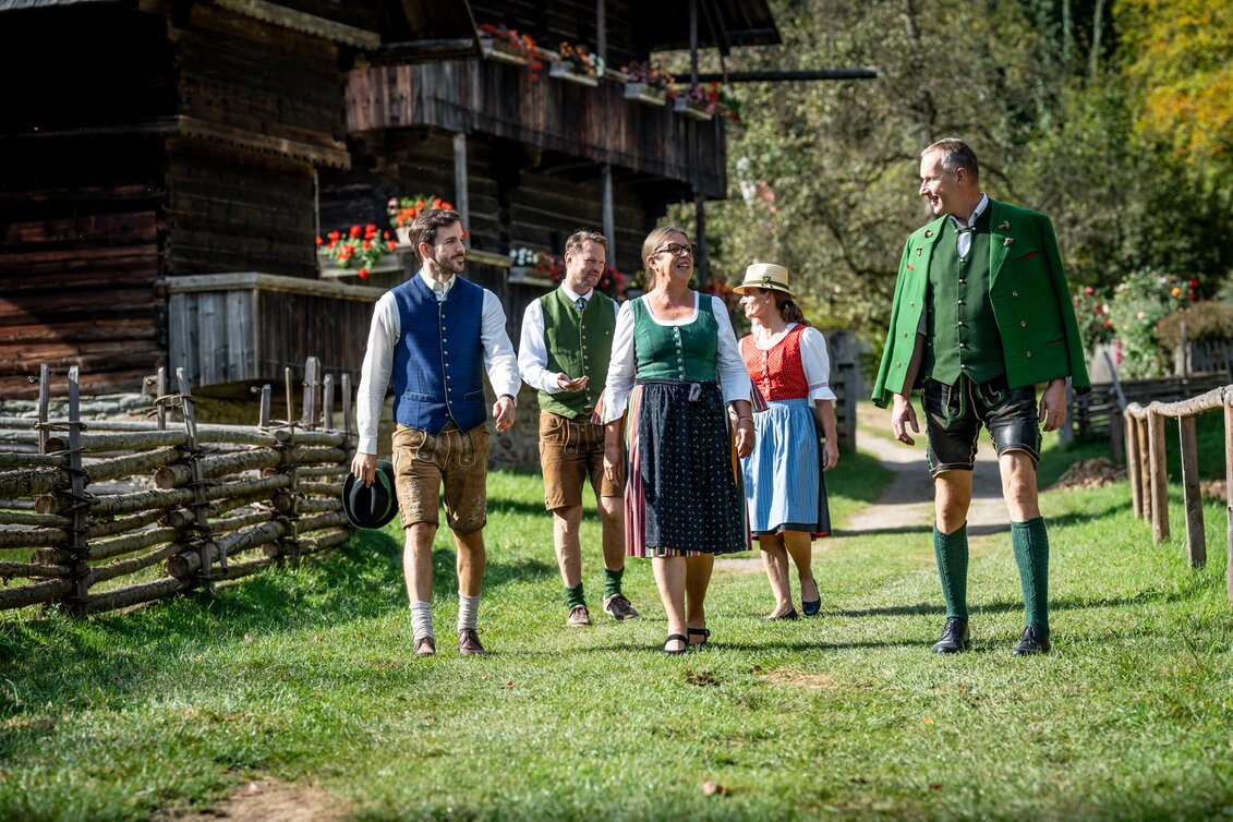 Spaziergang in Tracht | © Gruppenreisen Steiermark | Jesse Streibl | © Gruppenreisen Steiermark