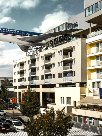 Flugzeug auf dem Hoteldach | © NOVAPARK Flugzeughotel 