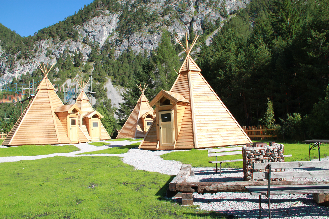 Grillen am Lagerfeuer im Tipi Dorf | © Best Adventure Company | © Best Adventure Company