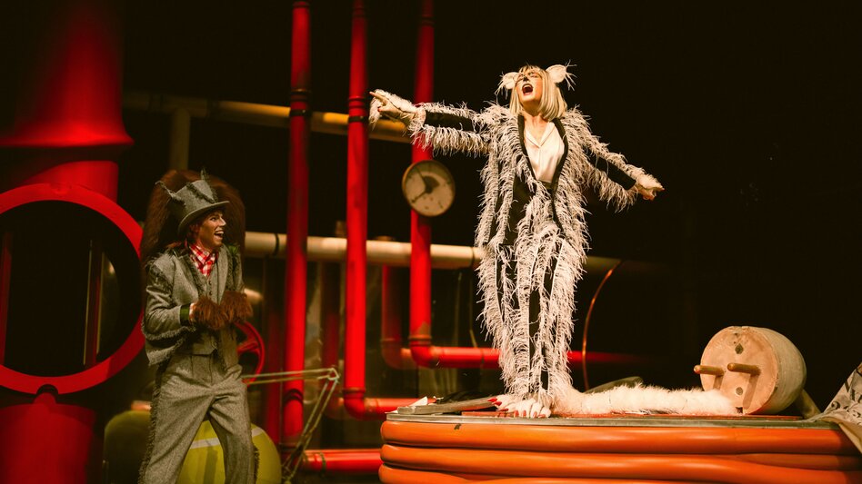 Next Liberty, Tiere im Theater