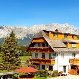 Das Pürcherhof-Haupthaus im Sommer | © Pürcherhof