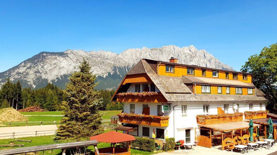 Das Pürcherhof-Haupthaus im Sommer