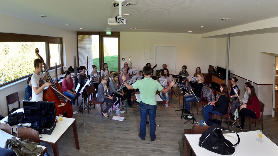 Seminarraum mit Musikern | © Puttererschlössl