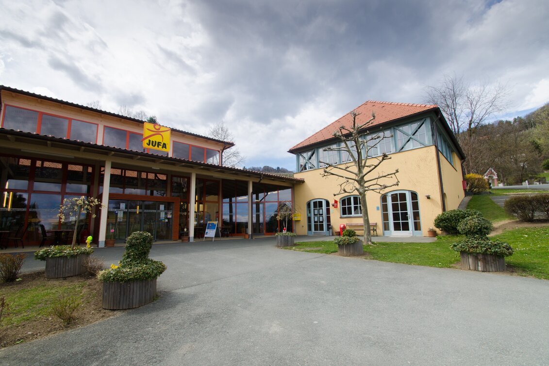 Hotelansicht vom JUFA Hotel Deutschlandsberg Sport-Resort | © JUFA | Schiefer
