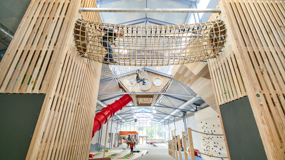 JUFA Hotel Vulkanland Holz-Indoorspielplatz