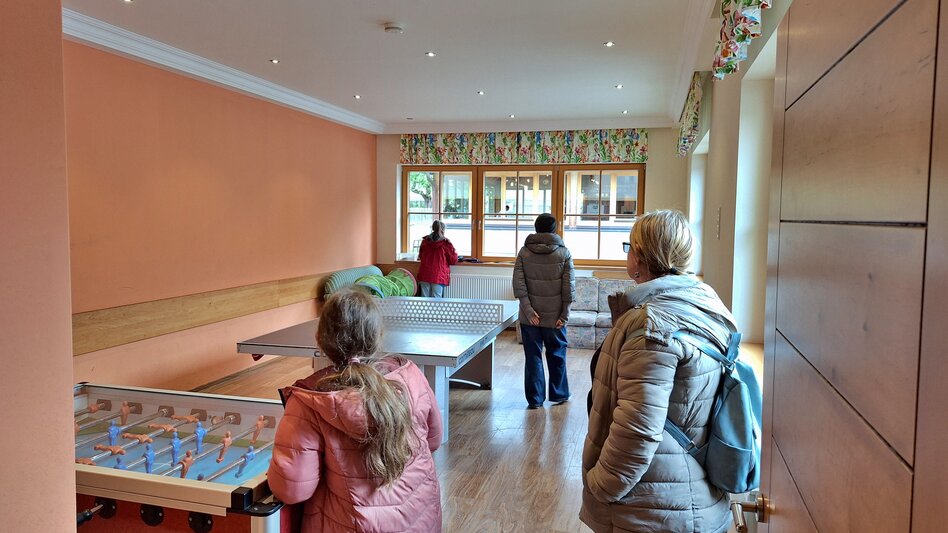 Spielezimmer am Zechnerhof mit Drehfußball und Tischtennis