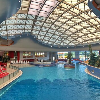 Becken der H2O Therme | K. Fink