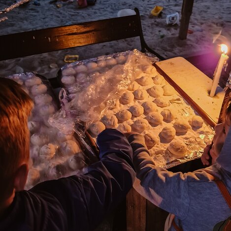 Steckerlbrot am Lagerfeuer | © Young Styria | Neumeister | © Young Styria
