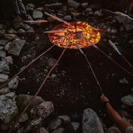 Lagerfeuer mit Steckerlbrot | © Young Styria | Neumeister | © Young Styria