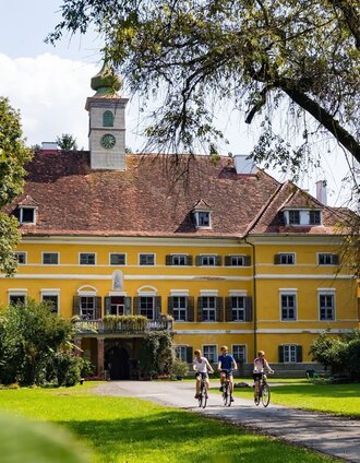 Empfehlenswert: Ein kurzer Abstecher ins Schloss Poppendorf | Werner Krug | © Thermen- & Vulkanland