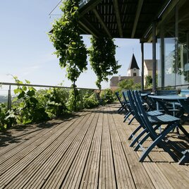 Die Klöcher Weinstraße führt auch an der Gesamtsteirischen Vinothek vorbei | © Thermen- & Vulkanland