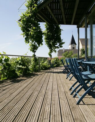 Die Klöcher Weinstraße führt auch an der Gesamtsteirischen Vinothek vorbei | Harald Eisenberger | © Thermen- & Vulkanland