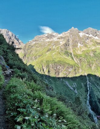 Auf schmalen Pfaden Richtung Klafferkessel - rechts im Bild der Schleierfall | Gerhard Pilz | © Tourismusverband Schladming