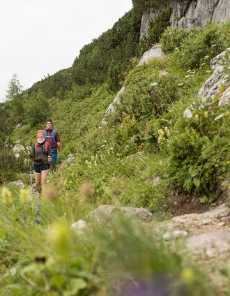 Hiking on the Linzer Weg | Michael Kuschei | © Erlebnisregion Schladming-Dachstein
