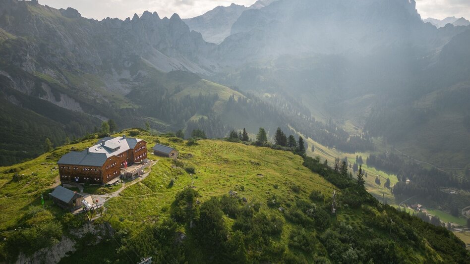 Mehrtagestouren Hofpürglhütte - Südwandhütte | Dachstein Sonnen-Runde: Etappe 01 - Touren-Impression #2.2 | © Weitwanderwege.com
