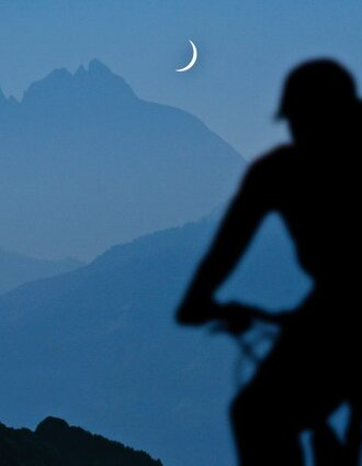 Radfahrer bei Dämmerung | Schladming Dachstein | © Erlebnisregion Schladming-Dachstein