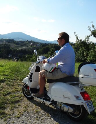 Mit der Vespa über Berg und Tal | Simon Sackl | © Oststeiermark Tourismus
