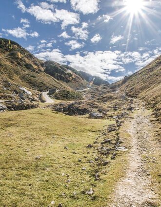 View towards Preuneggsattel mountain saddle, the historic Roman trail on the right | Gerhard Pilz | © Gerhard Pilz - www.gpic.at