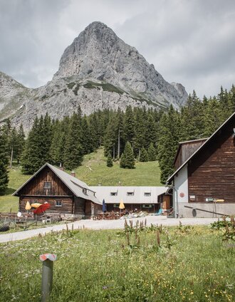 Klinkehütte mit Admonter Kalbling im Hintergrund | Stefan Leitner | © TV Gesäuse