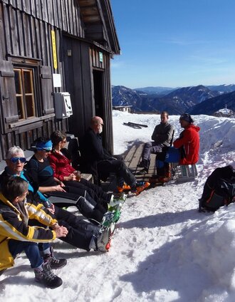 Gemütliche Rast vor der Häuslalmhütte | Willi Karacsony | © Marktgemeinde Thörl