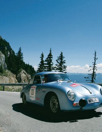 Oldtimer auf der Stoderzinken Alpenstraße | Schladming Dachstein - TVB Gröbminger Land | © Ennstal-Classic