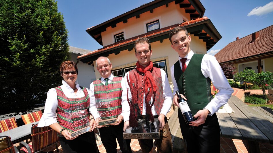 Panoramic Tours/Themed Routes Southeast Styrian Hill Country Wine Route (Südoststeirische Hügelland-Weinstraße) - Touren-Impression #2.4 | © Weinhof Rossmann