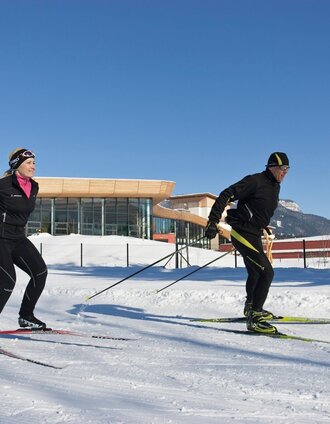 Langlaufen neben der Grimmingtherme Bad  Mitterndorf | Leo Himsl | © Tourismusverband Ausseerland Salzkammergut