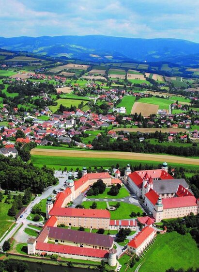 Luftbild von Markt Vorau und Gemeinden mit Stift Vorau_Vorau_Oststeiermark | © Verein der Vorauer Wirtschaft | Reinhold Ogris | © Verein der Vorauer Wirtschaft