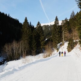 Bergauf auf dem bestens präpariertem Weg | © Erlebnisregion Schladming-Dachstein