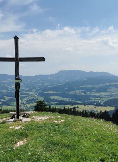 Gipfelkreuz am Gschaidberg, Naturpark Almenland | © Oststeiermark Tourismus | Chiara Raith | © Oststeiermark Tourismus