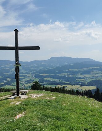 Gipfelkreuz am Gschaidberg_Naturpark Almenland_Oststeiermark | Chiara Raith | © Oststeiermark Tourismus