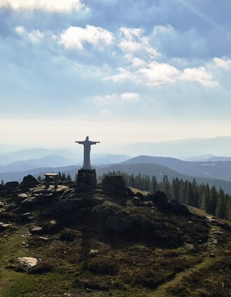 Christusstatue mit Bergpanorama | Birgit Oberleiter | © Region Graz