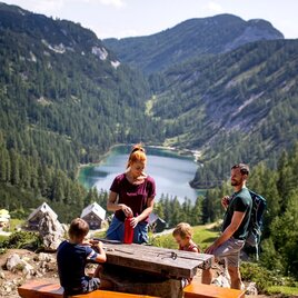 Steirerseebankerl mit Familie | © Ausseerland