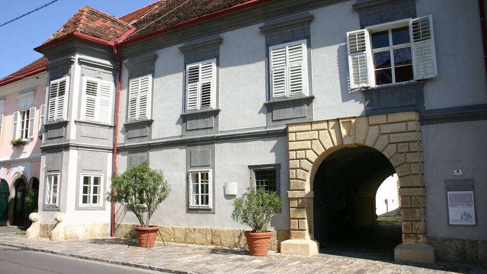 Cycling 4 Elements Tour EARTH 2 in the Thermal & Volcanic Land Styria (4 Elemente Tour ERDE 2 im Thermen- & Vulkanland Steiermark) - Touren-Impression #2.3 | © MiaZ - Museum im alten Zeughaus Bad Radkersburg