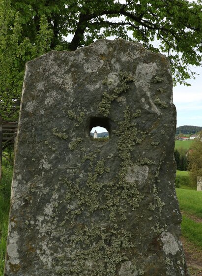Hole stone on the hiking trail in Riegersbach_Vorau_Eastern Styria | © Tourismus Info Vorau | Tourismus Info Vorau | © Tourismus Info Vorau