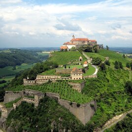 Der historische Rundweg führt einmal rund um die Veste Riegersburg | © Thermen- & Vulkanland