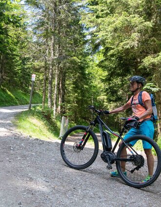 Mountainbikerin auf den Weg zum Brucker Hochanger | Ekatarina Paller | © Tourismusverband Hochsteiermark