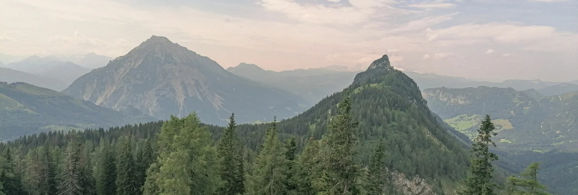 Vom Feldl Richtung Hochtor mit Blick auf den Hechlstein und Grimming | © Erlebnisregion Schladming-Dachstein