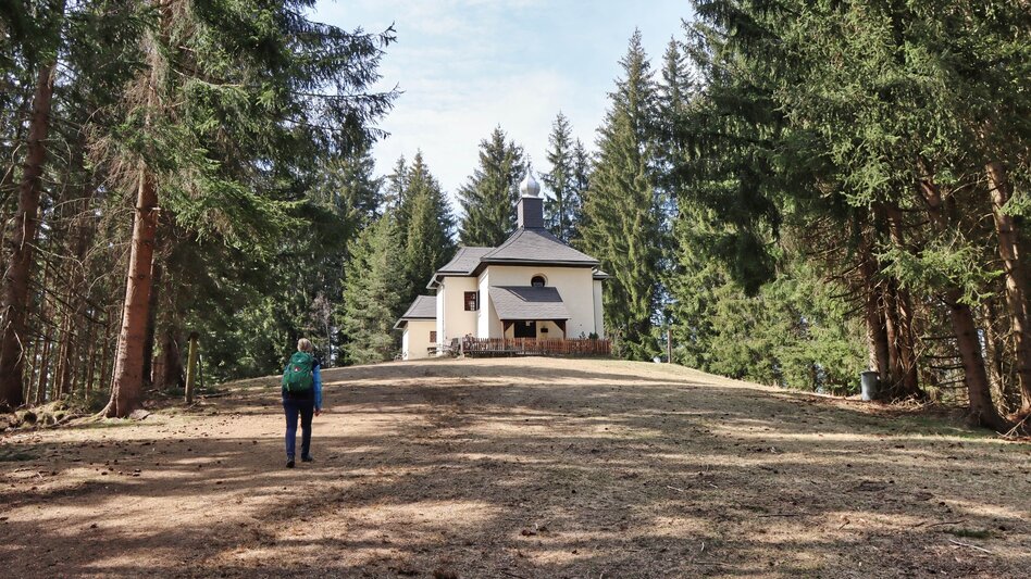 Wanderung Tremmelberg "Turm im Gebirge" über Kalvarienkirche - Touren-Impression #2.17 | © Weges OG