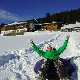 Snowtubing-Spaß bei der Rösteralm | © Stoanerhof