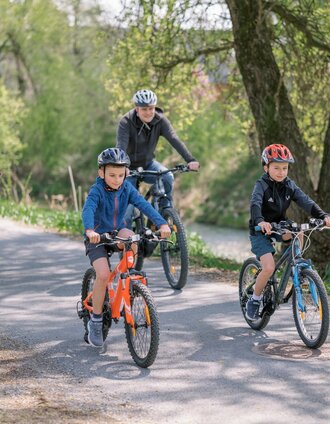 radfahren_an_der_raab_st._ruprecht__oststeiermark_tourismus_diemosbachers.jpg | Die Mosbachers | © Oststeiermark Tourismus