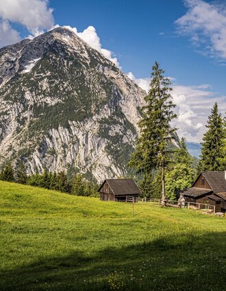 Schröflhütte mit Blick zum Multereck | Gerhard Pilz | © Erlebnisregion Schladming-Dachstein